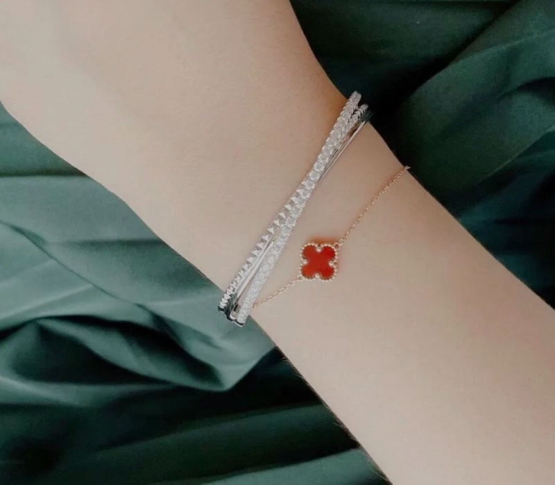 Ca*t1er bracelets